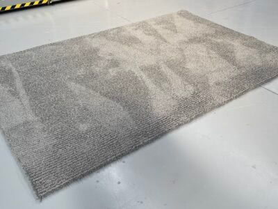 (16) 2m x 3m Meadow rug in grey on black